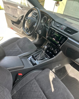 Skoda Superb cena 98400 przebieg: 143600, rok produkcji 2018 z Poznań małe 137